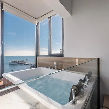 Luxurious Seaview With Jacuzzi Apartment