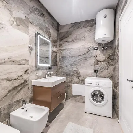 Luxurious Seaview With Jacuzzi Apartment