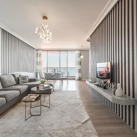 Luxurious Seaview With Jacuzzi Apartment