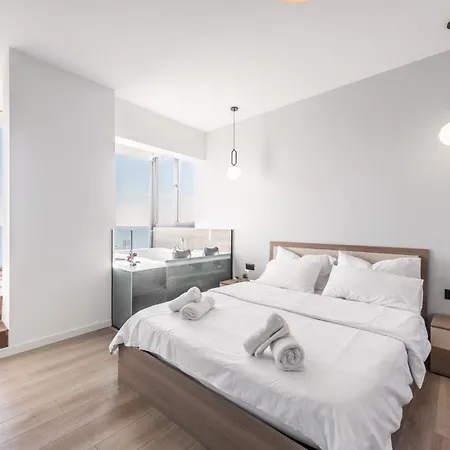 Luxurious Seaview With Jacuzzi Apartment