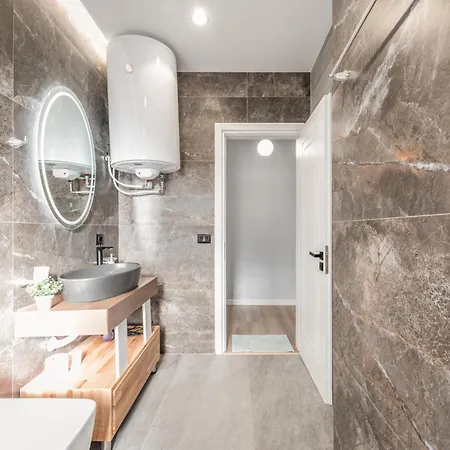 Luxurious Seaview With Jacuzzi Apartment